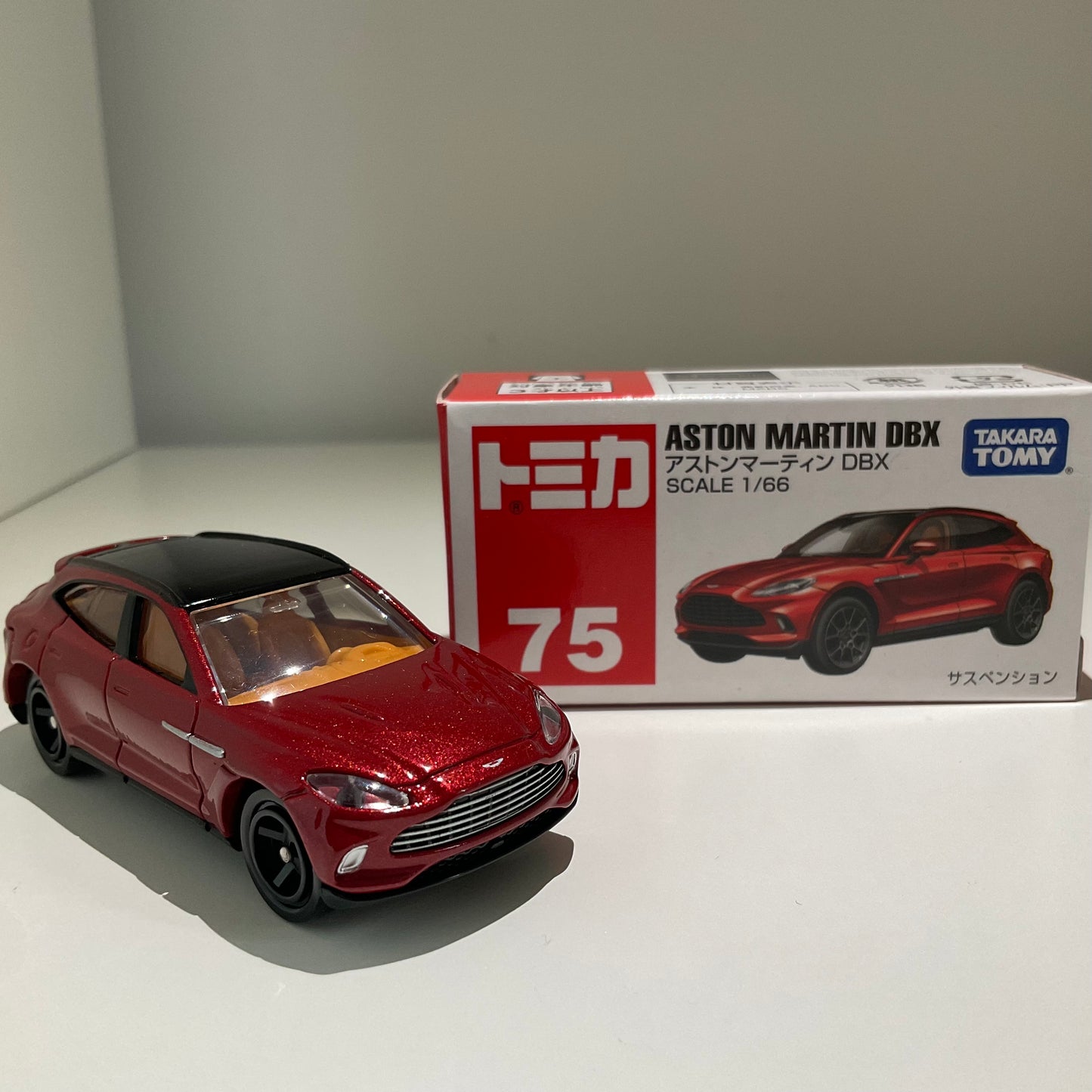 TOMICA Aston Martin DBX